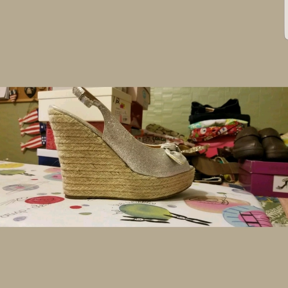 Shoes - Picture 7 of 8